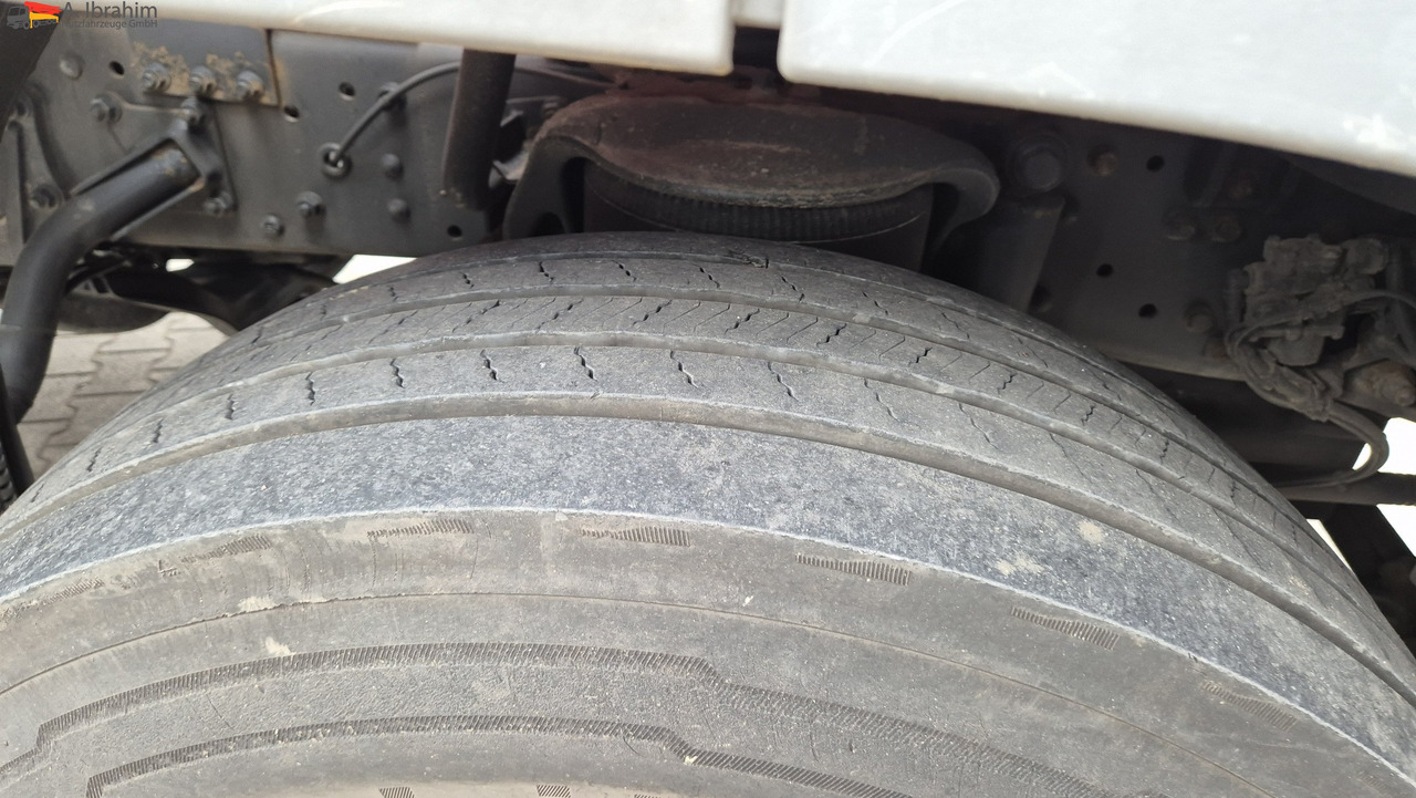 Vrachtwagen met open laadbak, Kraanwagen Mercedes-Benz 1833 HIAB Kran, Funk FB Scheckheft gepflegt bei Mercedes: afbeelding 7