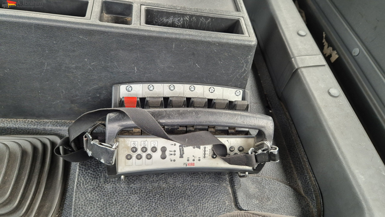 Vrachtwagen met open laadbak, Kraanwagen Mercedes-Benz 1833 HIAB Kran, Funk FB Scheckheft gepflegt bei Mercedes: afbeelding 14