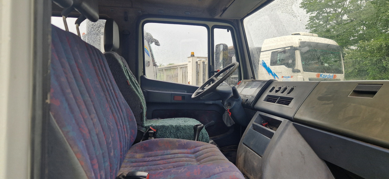 Mercedes-Benz 615D Doka Pritsche, Zustand gut - Bestelwagen open laadbak, Bestelwagen met dubbele cabine: afbeelding 2 Mercedes-Benz 615D Doka Pritsche, Zustand gut - Bestelwagen open laadbak, Bestelwagen met dubbele cabine: afbeelding 2