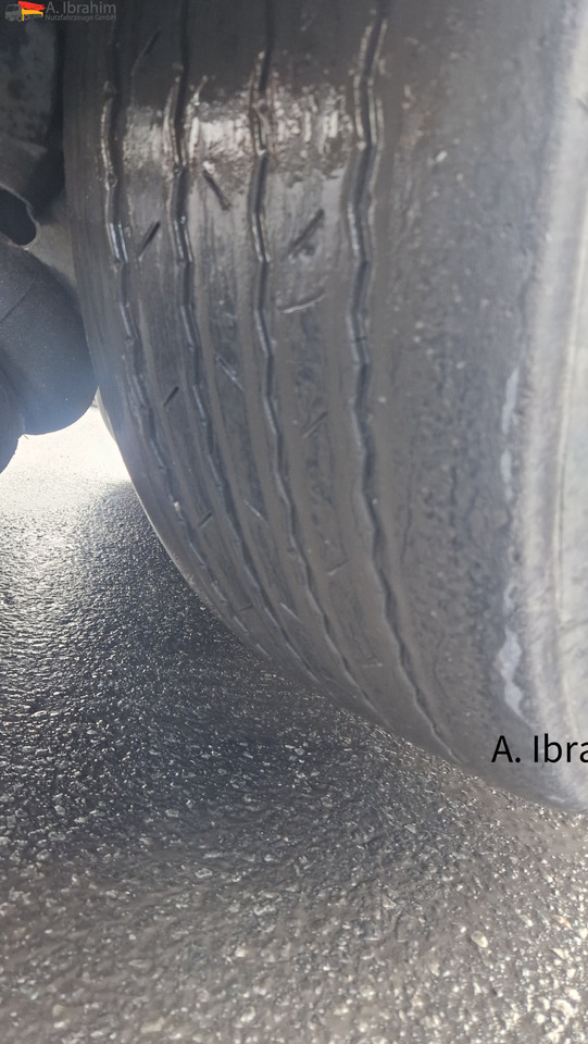 Schmitz SW 24 Schubboden, Liftachse,Ersatzradhalterung Kabelfernbedienung, Trichter - Schuifvloer oplegger: afbeelding 5 Schmitz SW 24 Schubboden, Liftachse,Ersatzradhalterung Kabelfernbedienung, Trichter - Schuifvloer oplegger: afbeelding 5