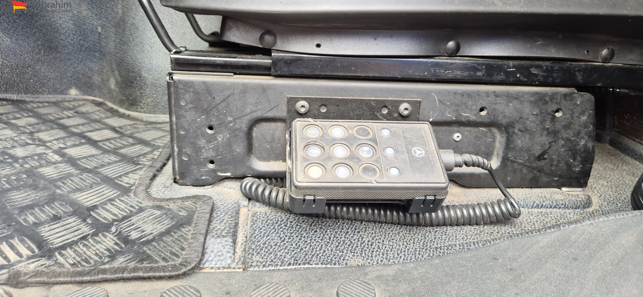 Mercedes-Benz 1841 Kran HIAB 166Bj. 2016 Funk FB ,mp3 - Trekker: afbeelding 4 Mercedes-Benz 1841 Kran HIAB 166Bj. 2016 Funk FB ,mp3 - Trekker: afbeelding 4