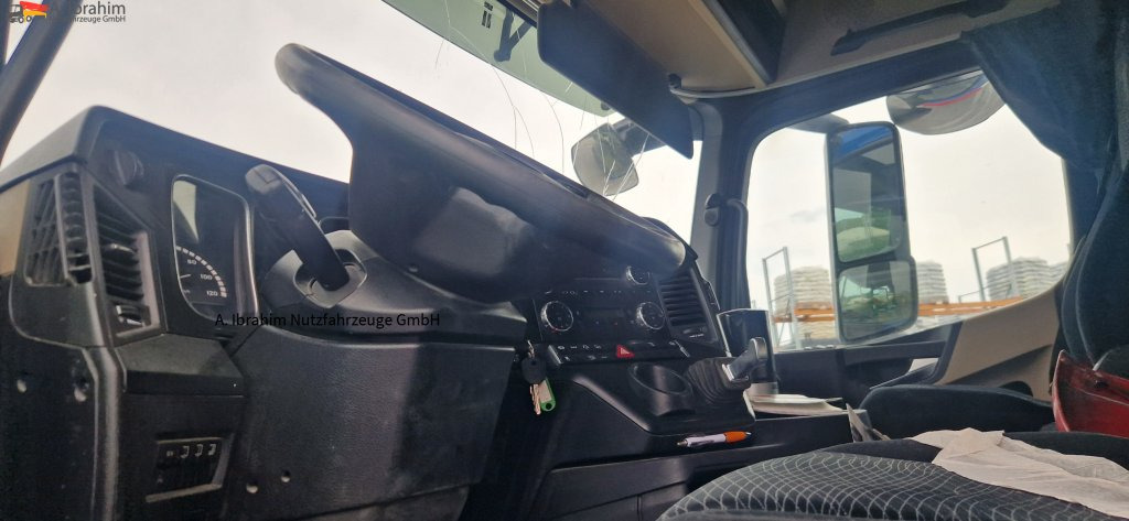 Mercedes-Benz 1843 DB 1843 mit PTU für Kompressor Unfall, bedingt fahrbereit. Video vorh. - Trekker: afbeelding 3 Mercedes-Benz 1843 DB 1843 mit PTU für Kompressor Unfall, bedingt fahrbereit. Video vorh. - Trekker: afbeelding 3