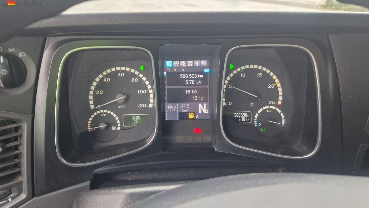 Trekker Mercedes-Benz DB 1843 Retarder Kipphydraulik Actros, sehr sauber, Alufelgen: afbeelding 14 Trekker Mercedes-Benz DB 1843 Retarder Kipphydraulik Actros, sehr sauber, Alufelgen: afbeelding 14