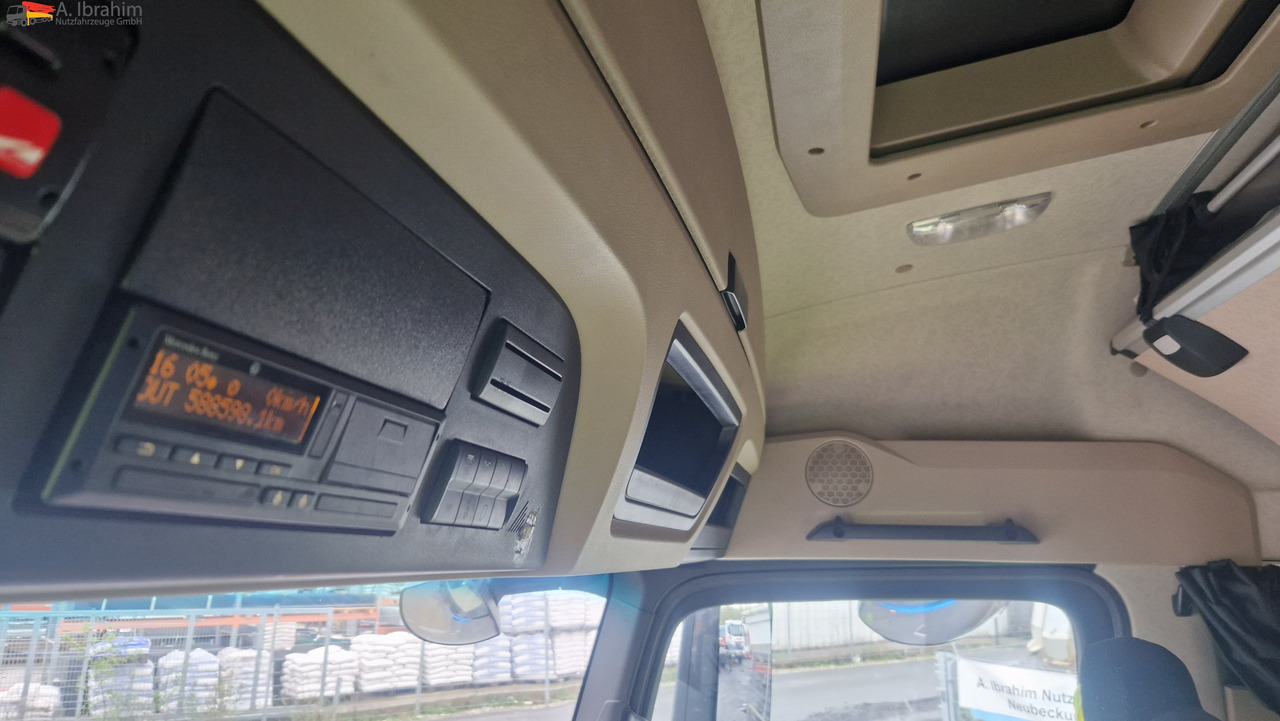 Trekker Mercedes-Benz DB 1843 Retarder Kipphydraulik Actros, sehr sauber, Alufelgen: afbeelding 6 Trekker Mercedes-Benz DB 1843 Retarder Kipphydraulik Actros, sehr sauber, Alufelgen: afbeelding 6