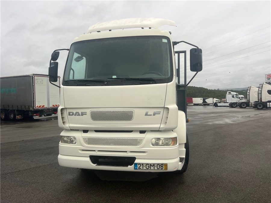 DAF LF 55.220 - Vrachtwagen met open laadbak: afbeelding 2 DAF LF 55.220 - Vrachtwagen met open laadbak: afbeelding 2