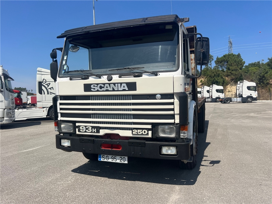 Scania 93h - Vrachtwagen met open laadbak: afbeelding 2 Scania 93h - Vrachtwagen met open laadbak: afbeelding 2
