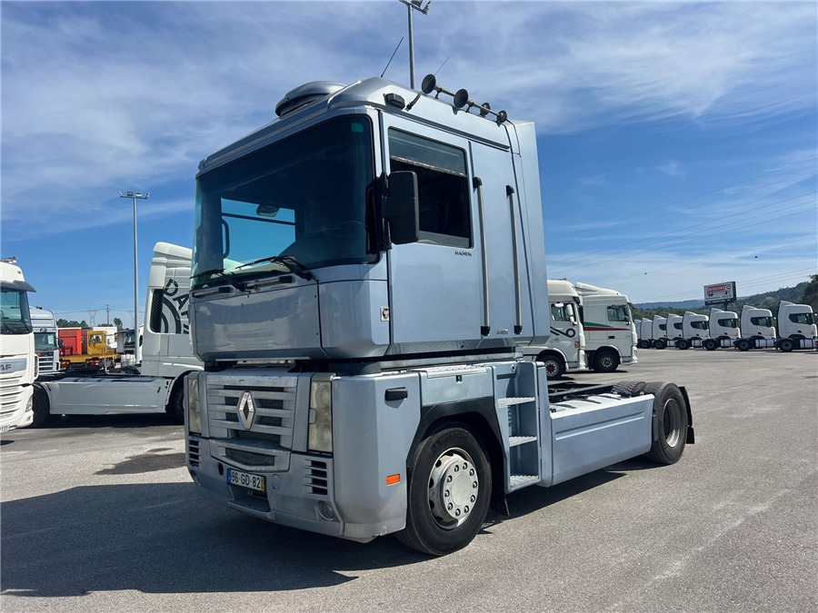 Renault AE 440 / MANUAL GEARBOX - Trekker: afbeelding 1 Renault AE 440 / MANUAL GEARBOX - Trekker: afbeelding 1