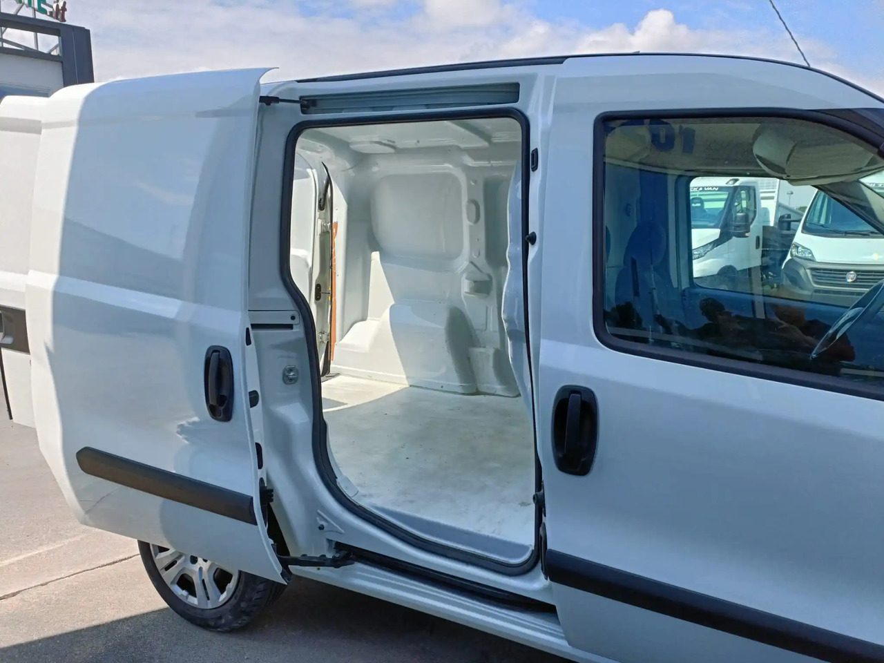 FIAT DOBLO CARGO 1.3 MJT SX - Gesloten bestelwagen: afbeelding 3 FIAT DOBLO CARGO 1.3 MJT SX - Gesloten bestelwagen: afbeelding 3