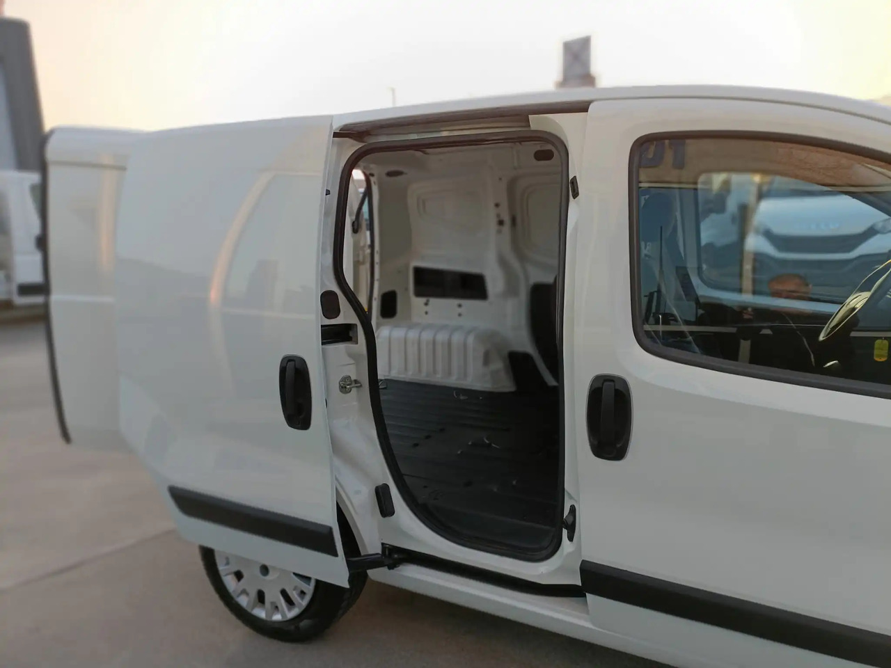 FIAT FIORINO - Gesloten bestelwagen: afbeelding 5 FIAT FIORINO - Gesloten bestelwagen: afbeelding 5