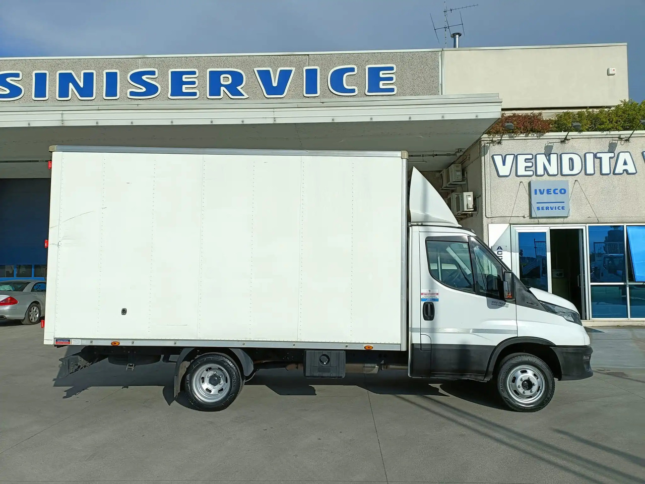 IVECO 35C14 FURGONATO BOX - Bestelwagen gesloten laadbak: afbeelding 3 IVECO 35C14 FURGONATO BOX - Bestelwagen gesloten laadbak: afbeelding 3