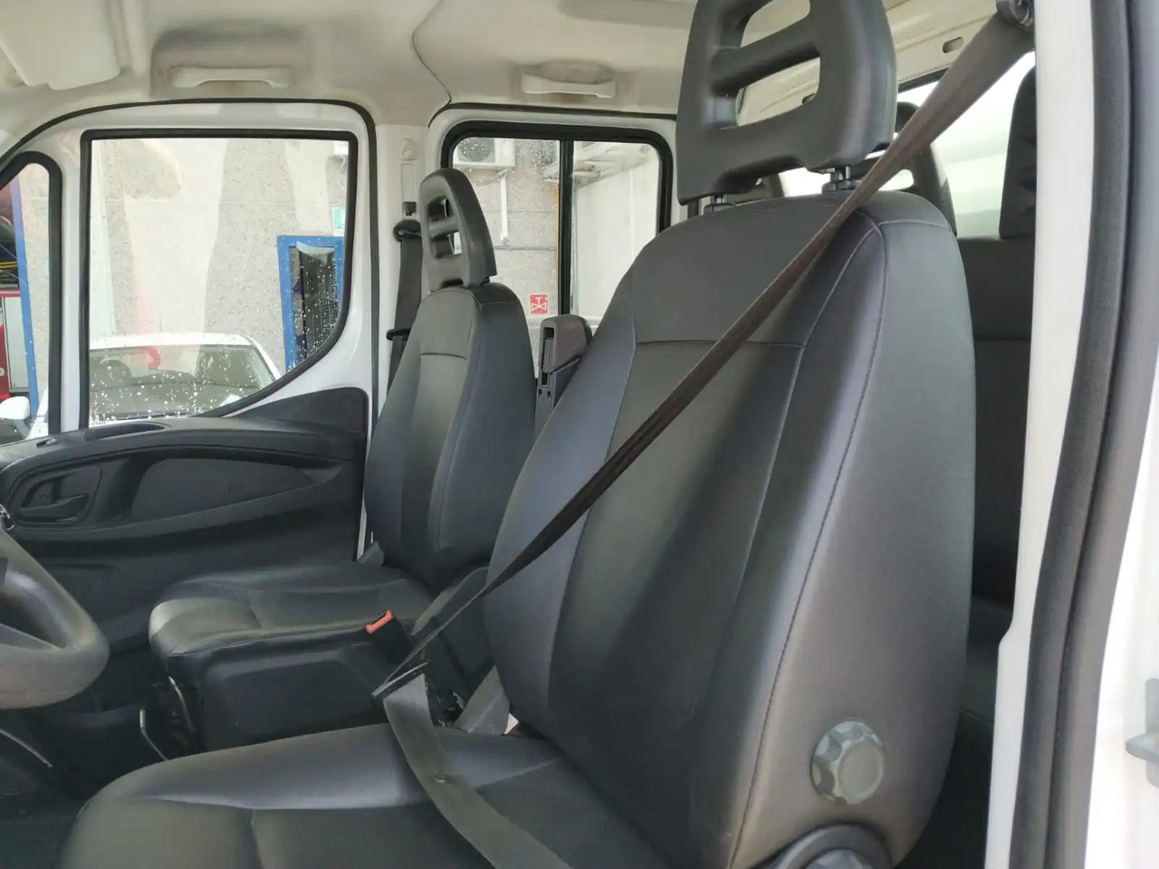 Leasing  IVECO DAILY 35C16 6 POSTI 3000 CC IVECO DAILY 35C16 6 POSTI 3000 CC: afbeelding 16