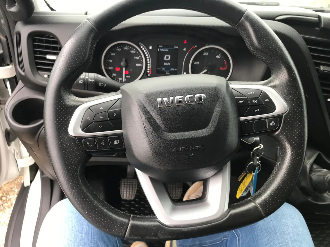 IVECO DAILY 35C16 CC 3000 - Schuifzeilen bestelwagen: afbeelding 3 IVECO DAILY 35C16 CC 3000 - Schuifzeilen bestelwagen: afbeelding 3