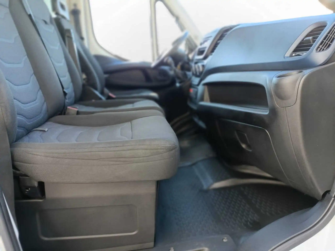 IVECO DAILY 60C18 RIBALTABILE CON GRU - Kipper vrachtwagen: afbeelding 4 IVECO DAILY 60C18 RIBALTABILE CON GRU - Kipper vrachtwagen: afbeelding 4