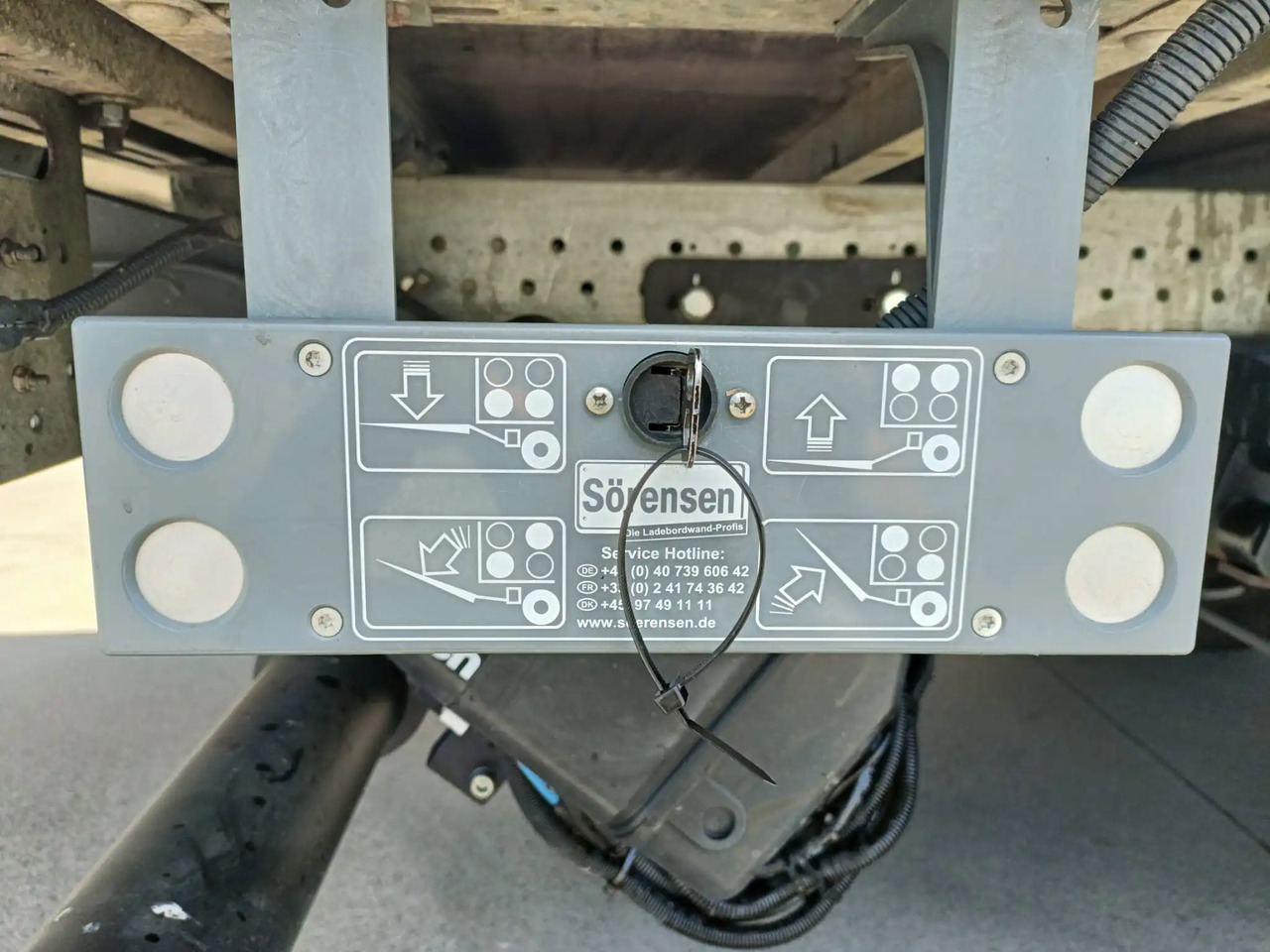 SPONDA IDRAULICA BATTENTE SORENSEN 750KG - Laadklep: afbeelding 3 SPONDA IDRAULICA BATTENTE SORENSEN 750KG - Laadklep: afbeelding 3