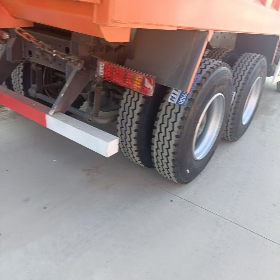 Howo 371 6*4 new tires - Kipper vrachtwagen: afbeelding 3 Howo 371 6*4 new tires - Kipper vrachtwagen: afbeelding 3