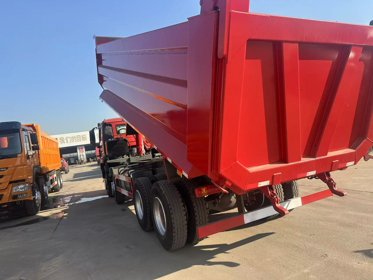 Howo HAOHAN DUMP TRUCK 8X4 - Kipper vrachtwagen: afbeelding 4 Howo HAOHAN DUMP TRUCK 8X4 - Kipper vrachtwagen: afbeelding 4