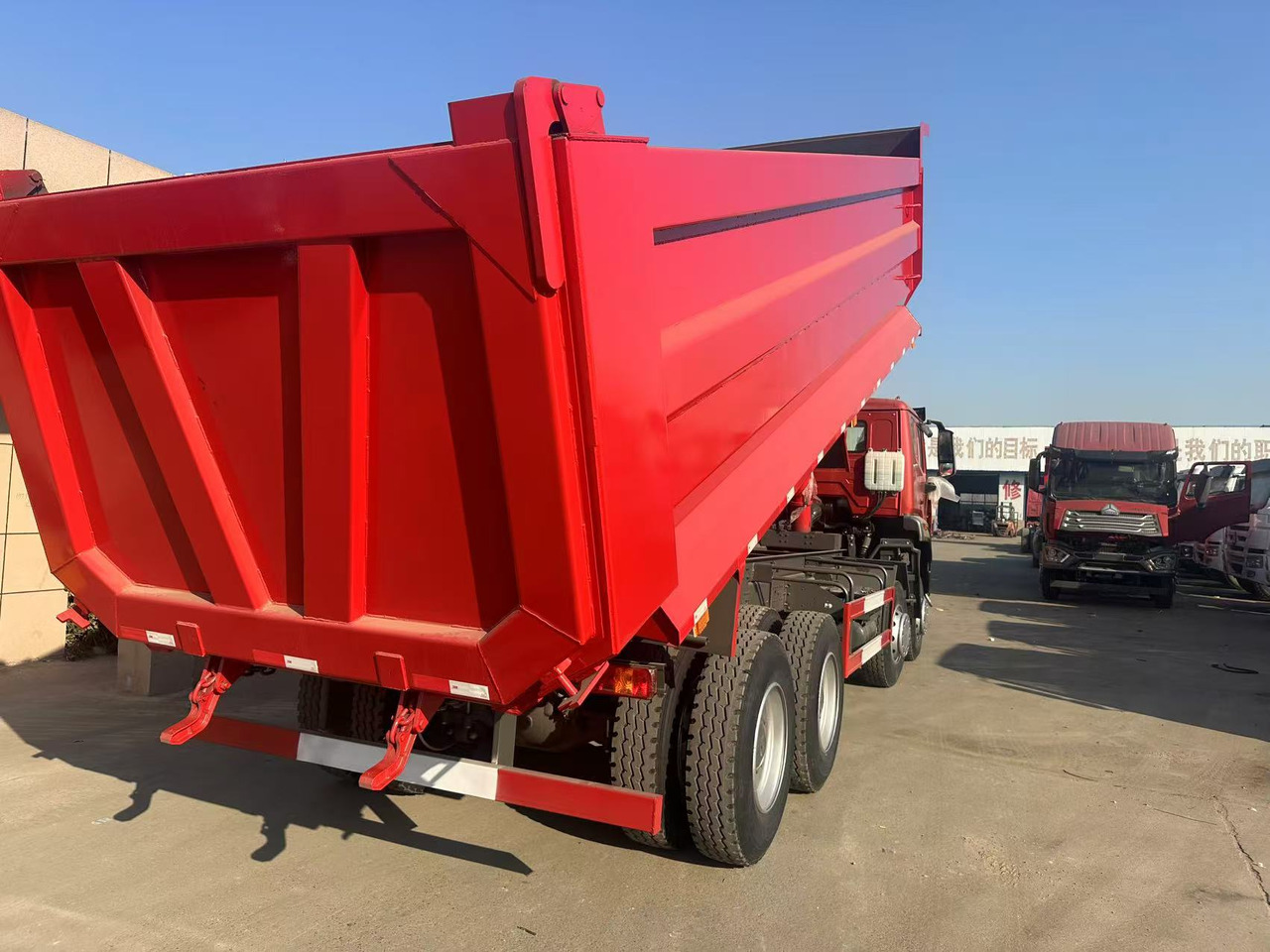 Howo HAOHAN DUMP TRUCK 8X4 - Kipper vrachtwagen: afbeelding 5 Howo HAOHAN DUMP TRUCK 8X4 - Kipper vrachtwagen: afbeelding 5
