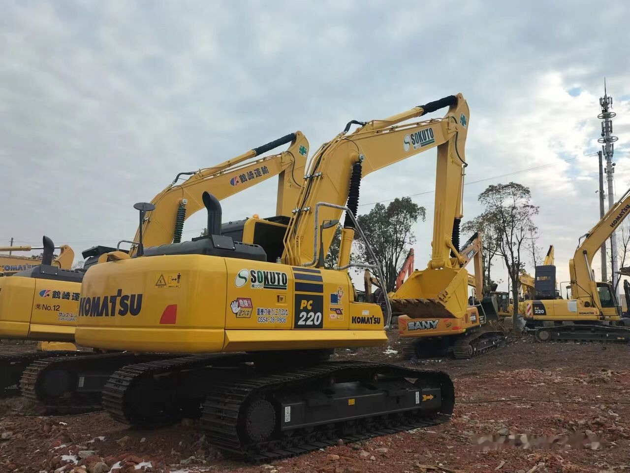 Komatsu PC220-8 - Rupsgraafmachine: afbeelding 2 Komatsu PC220-8 - Rupsgraafmachine: afbeelding 2