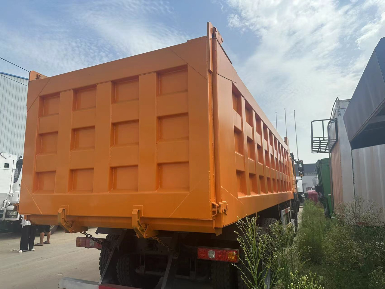 Shacman F3000 8x4 - Kipper vrachtwagen: afbeelding 4 Shacman F3000 8x4 - Kipper vrachtwagen: afbeelding 4