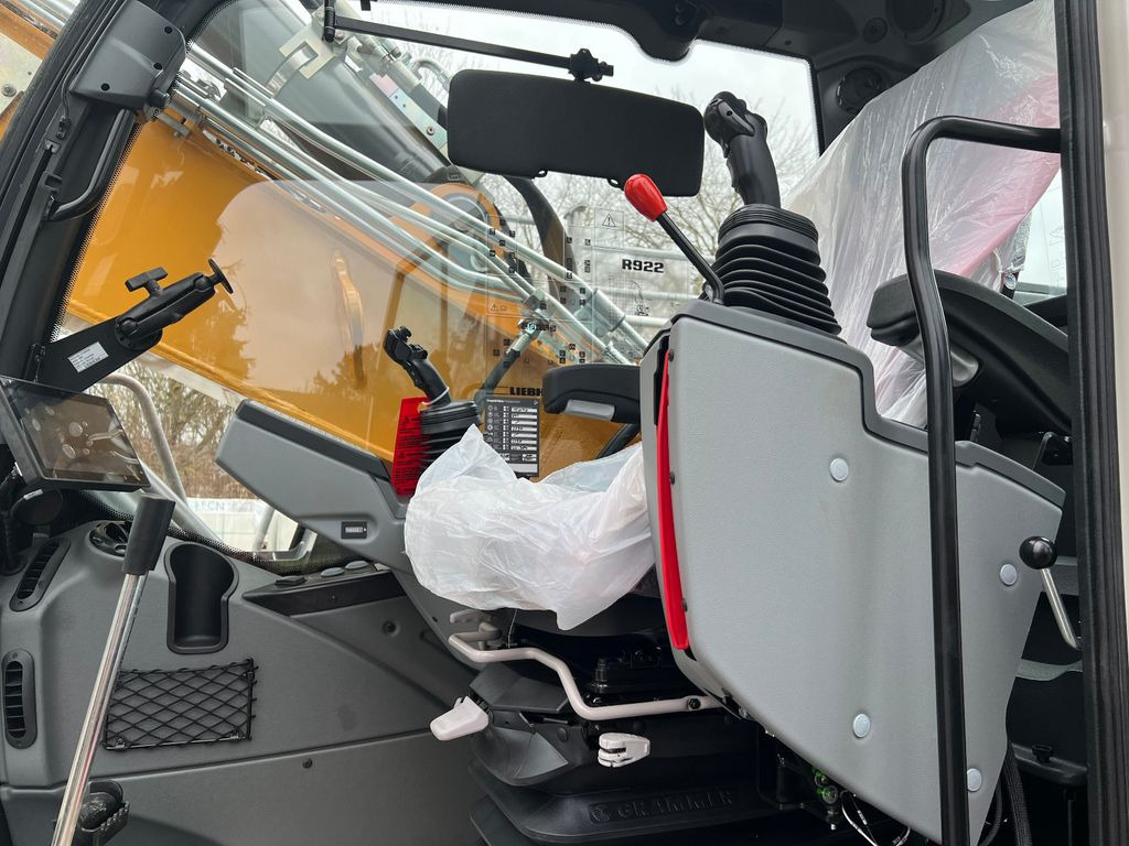 Liebherr R 922 G 6.0-D Liebherr R 922 G 6.0-D - Rupsgraafmachine: afbeelding 4 Liebherr R 922 G 6.0-D Liebherr R 922 G 6.0-D - Rupsgraafmachine: afbeelding 4