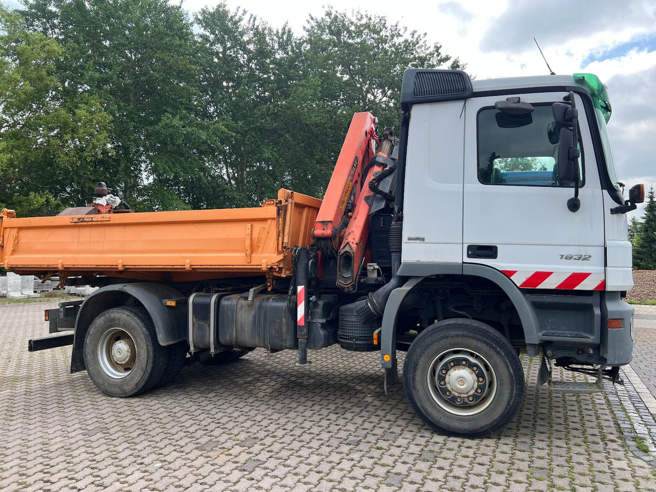 Mercedes-Benz 1832 AK PK 10500 - Kipper vrachtwagen, Kraanwagen: afbeelding 2 Mercedes-Benz 1832 AK PK 10500 - Kipper vrachtwagen, Kraanwagen: afbeelding 2