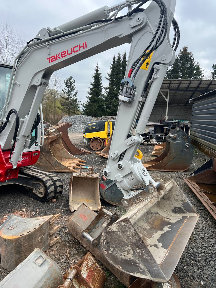 Takeuchi TB 240 DPF V4 Powertilt 3x Löffel - Minigraafmachine: afbeelding 2 Takeuchi TB 240 DPF V4 Powertilt 3x Löffel - Minigraafmachine: afbeelding 2