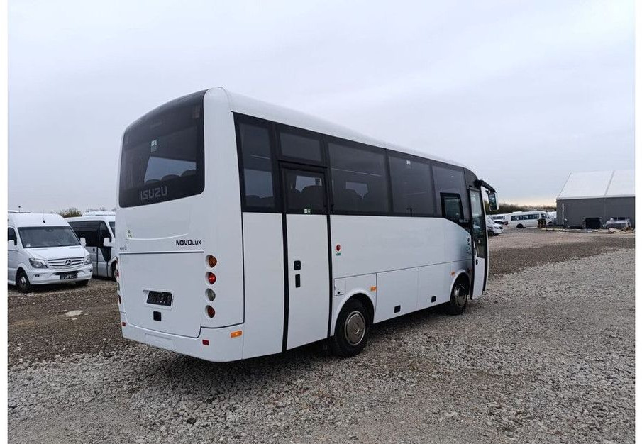 Isuzu Novolux - Touringcar: afbeelding 3 Isuzu Novolux - Touringcar: afbeelding 3