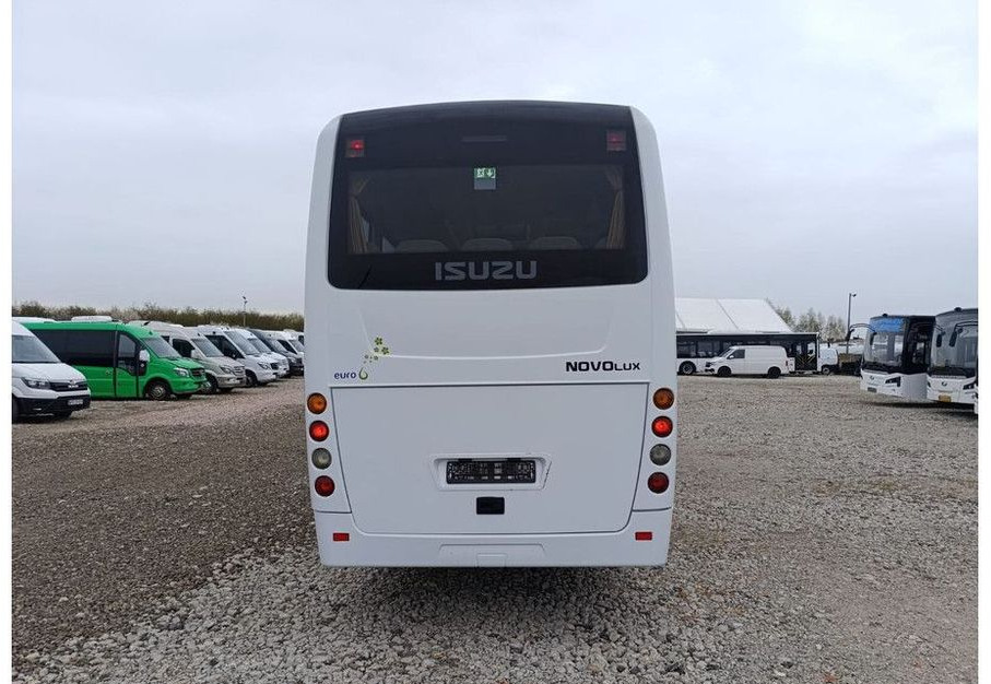 Isuzu Novolux - Touringcar: afbeelding 4 Isuzu Novolux - Touringcar: afbeelding 4