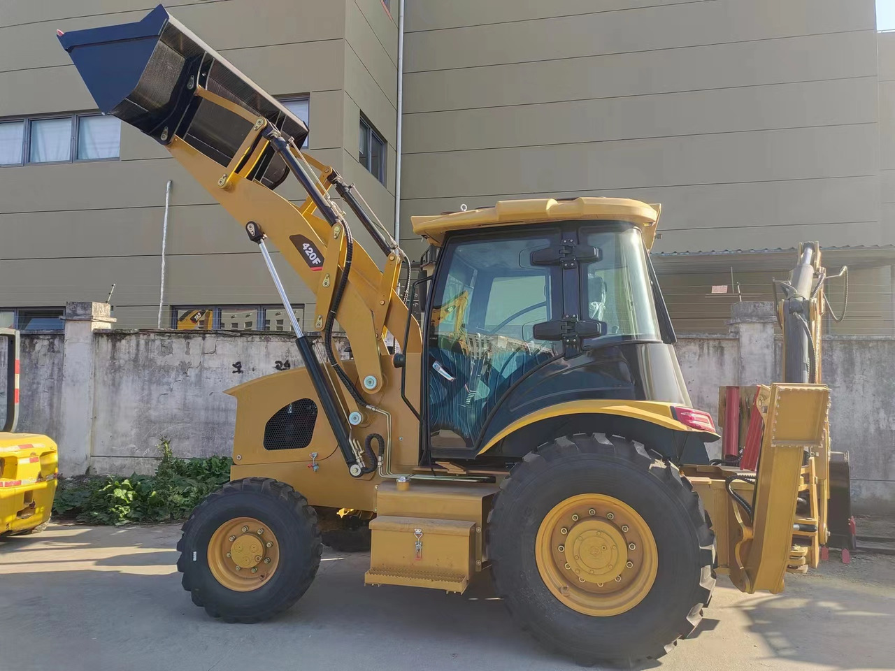 CATERPILLAR 420F - Graaflaadmachine: afbeelding 2 CATERPILLAR 420F - Graaflaadmachine: afbeelding 2