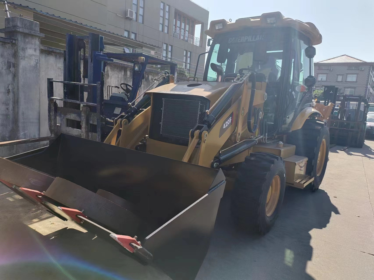 CATERPILLAR 420F - Graaflaadmachine: afbeelding 2 CATERPILLAR 420F - Graaflaadmachine: afbeelding 2