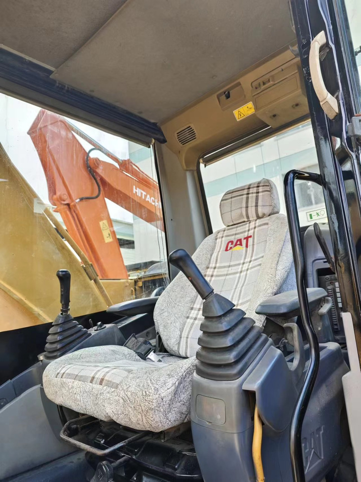 CATERPILLAR CAT 320D2 - Rupsgraafmachine: afbeelding 4 CATERPILLAR CAT 320D2 - Rupsgraafmachine: afbeelding 4