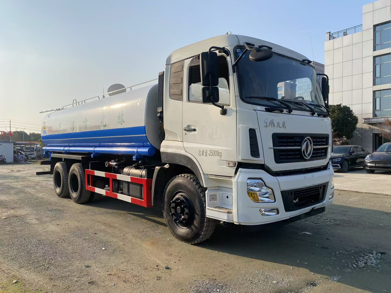 DONGFENG 20000L water truck Sprinkler - Tankwagen: afbeelding 4 DONGFENG 20000L water truck Sprinkler - Tankwagen: afbeelding 4