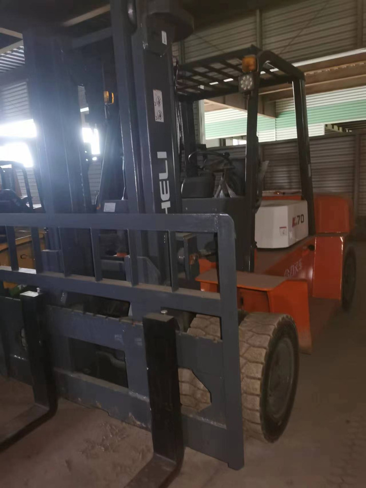 HELI 70 DIESEL FORKLIFT 7TON - Diesel heftruck: afbeelding 5 HELI 70 DIESEL FORKLIFT 7TON - Diesel heftruck: afbeelding 5