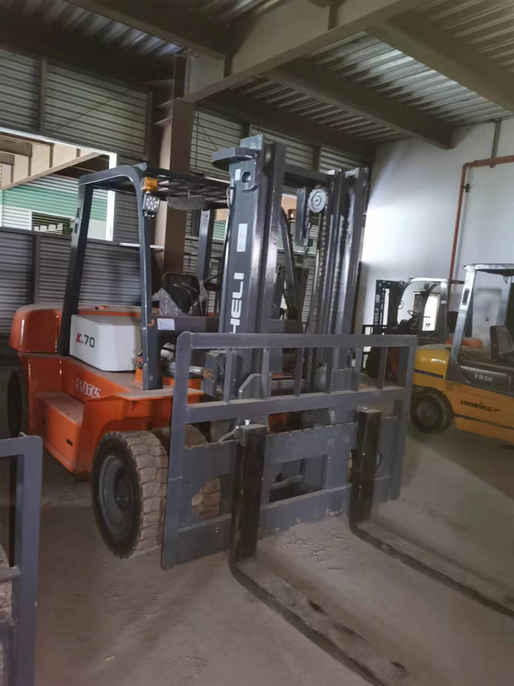 HELI 70 DIESEL FORKLIFT 7TON - Diesel heftruck: afbeelding 3 HELI 70 DIESEL FORKLIFT 7TON - Diesel heftruck: afbeelding 3
