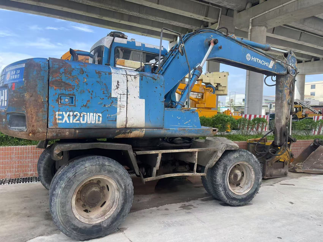 HITACHI EX100WD-2 - Mobiele graafmachine: afbeelding 2 HITACHI EX100WD-2 - Mobiele graafmachine: afbeelding 2