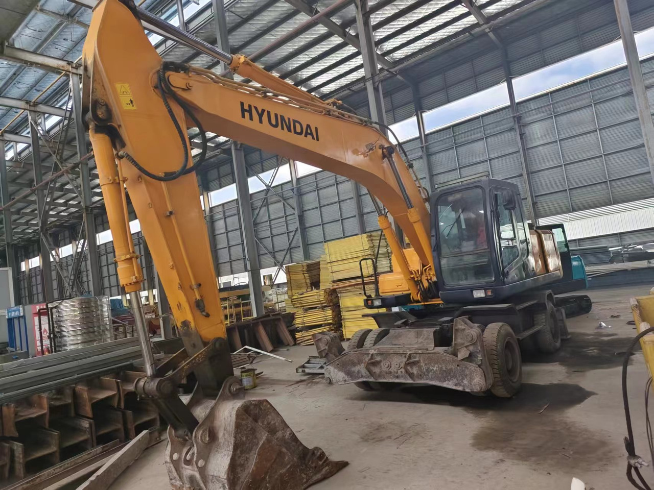 HYUNDAI 210W-7 - Mobiele graafmachine: afbeelding 1 HYUNDAI 210W-7 - Mobiele graafmachine: afbeelding 1