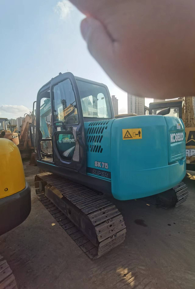 KOBELCO SK75 - Minigraafmachine: afbeelding 4 KOBELCO SK75 - Minigraafmachine: afbeelding 4