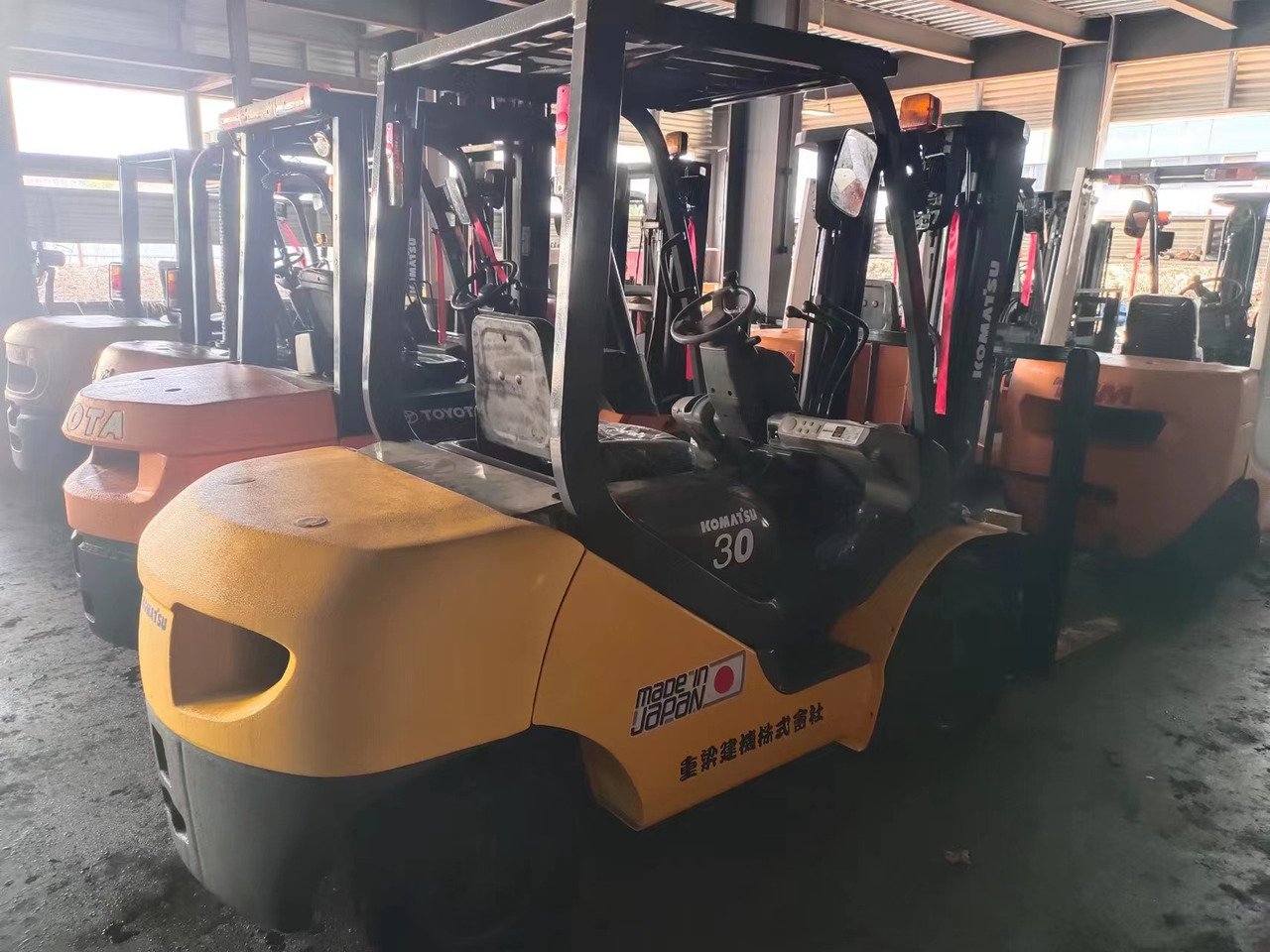 KOMATSU FD30 - Diesel heftruck: afbeelding 2 KOMATSU FD30 - Diesel heftruck: afbeelding 2
