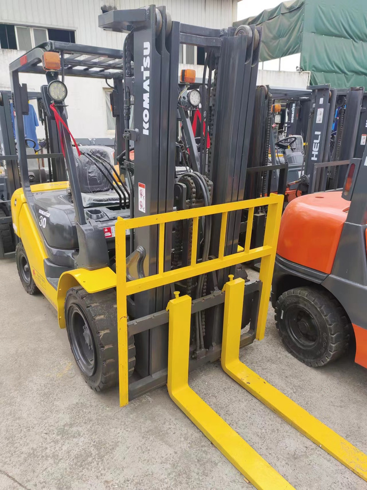 KOMATSU FD30 FD50 FD70 Japanese diesel forklift - Diesel heftruck: afbeelding 2 KOMATSU FD30 FD50 FD70 Japanese diesel forklift - Diesel heftruck: afbeelding 2