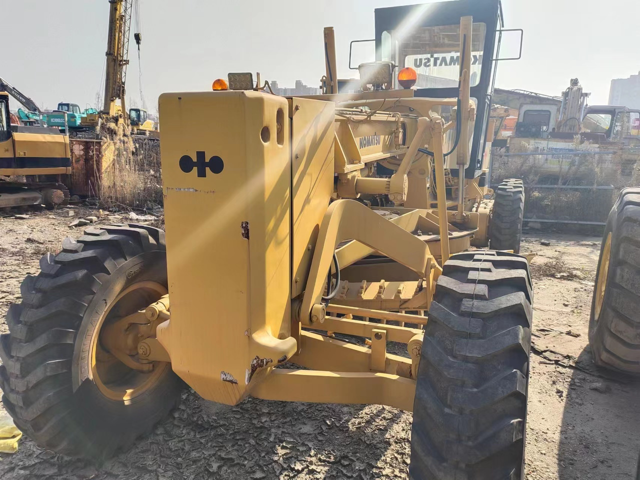 KOMATSU GD825A - Grader: afbeelding 1 KOMATSU GD825A - Grader: afbeelding 1