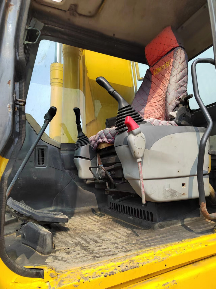 KOMATSU PC220-7 PC200-7 - Rupsgraafmachine: afbeelding 4 KOMATSU PC220-7 PC200-7 - Rupsgraafmachine: afbeelding 4