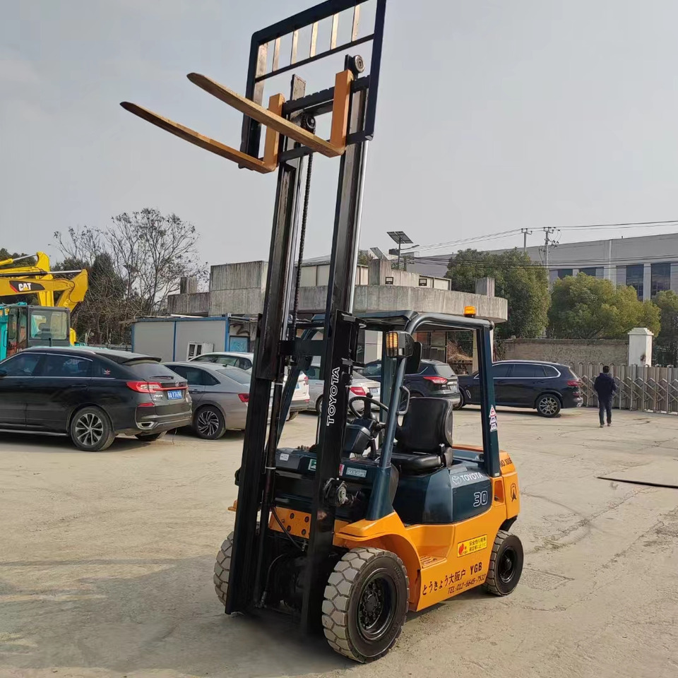 TOYOTA FD30 - Diesel heftruck: afbeelding 1 TOYOTA FD30 - Diesel heftruck: afbeelding 1