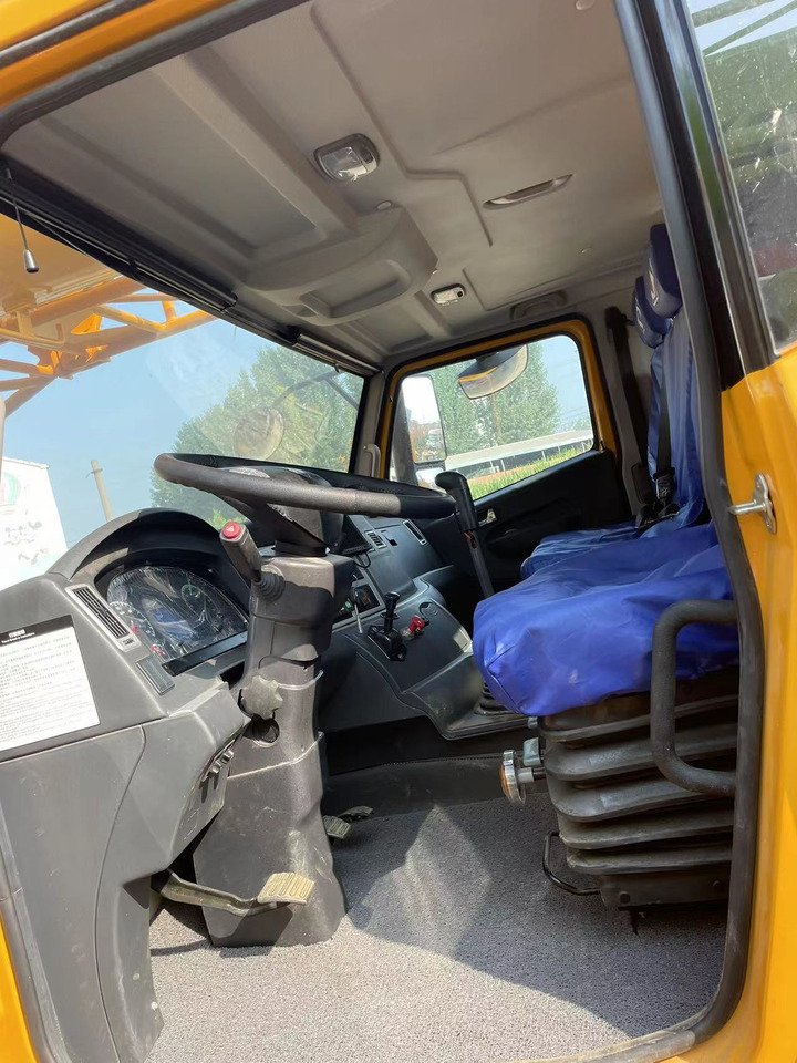 XCMG QY70K - Mobiele kraan: afbeelding 5 XCMG QY70K - Mobiele kraan: afbeelding 5