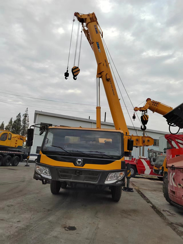 XCMG QY70K good condition QY25K QY50K QY100K QY130K China brand mobile crane - Mobiele kraan: afbeelding 2 XCMG QY70K good condition QY25K QY50K QY100K QY130K China brand mobile crane - Mobiele kraan: afbeelding 2