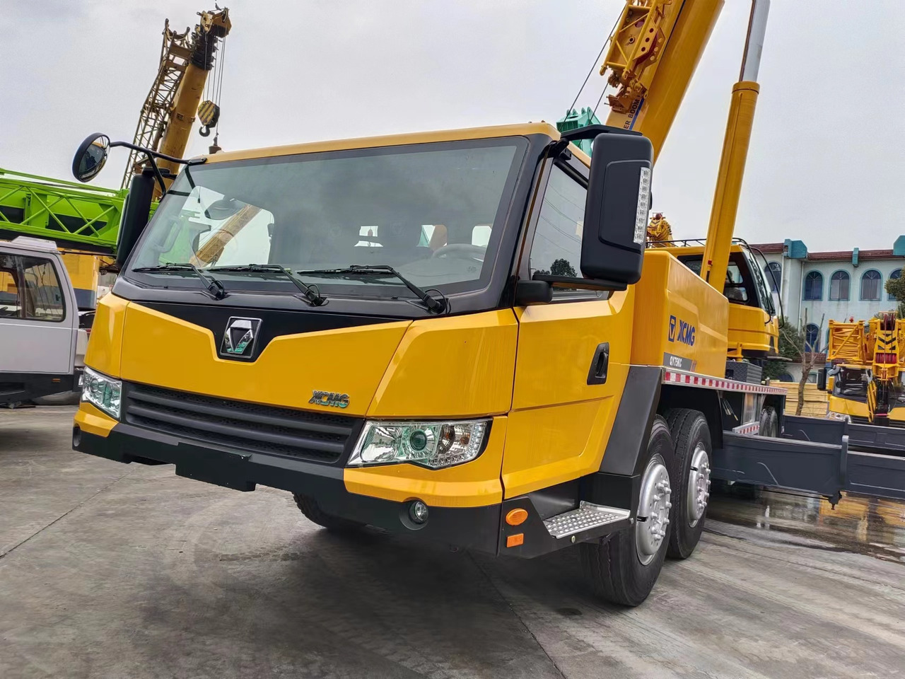 XCMG QY75KC QY75K truck crane 75tons - Mobiele kraan: afbeelding 2 XCMG QY75KC QY75K truck crane 75tons - Mobiele kraan: afbeelding 2