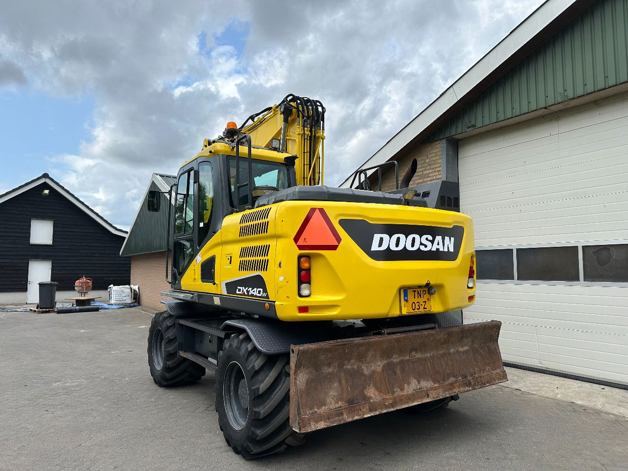 Doosan DX140W-5 - Mobiele graafmachine: afbeelding 4 Doosan DX140W-5 - Mobiele graafmachine: afbeelding 4
