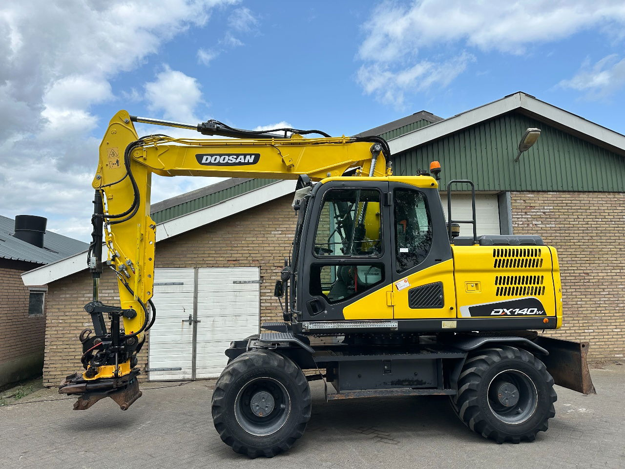 Doosan DX140W-5 - Mobiele graafmachine: afbeelding 1 Doosan DX140W-5 - Mobiele graafmachine: afbeelding 1