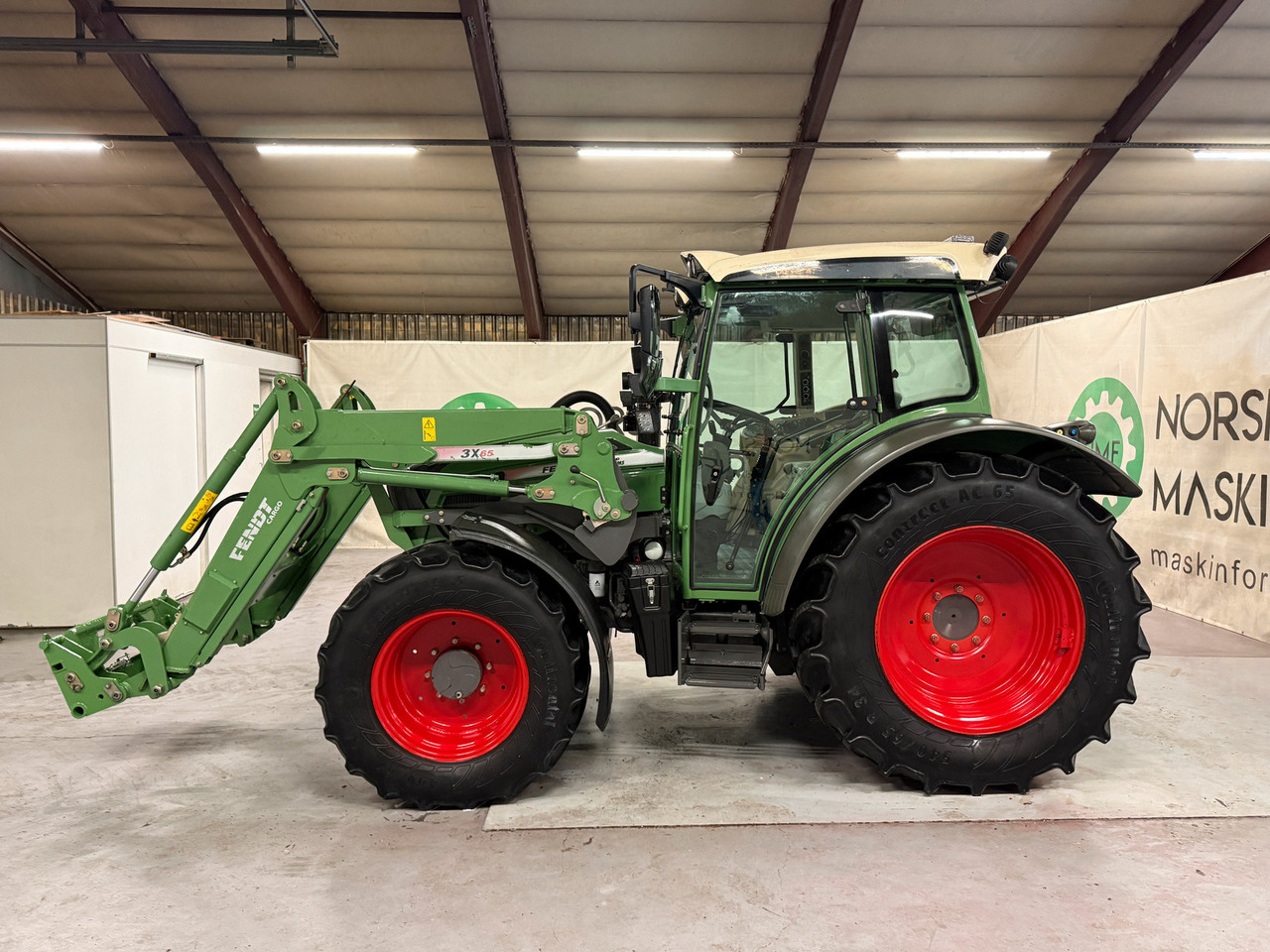 Fendt 211 Vario TMS - Tractor: afbeelding 2 Fendt 211 Vario TMS - Tractor: afbeelding 2