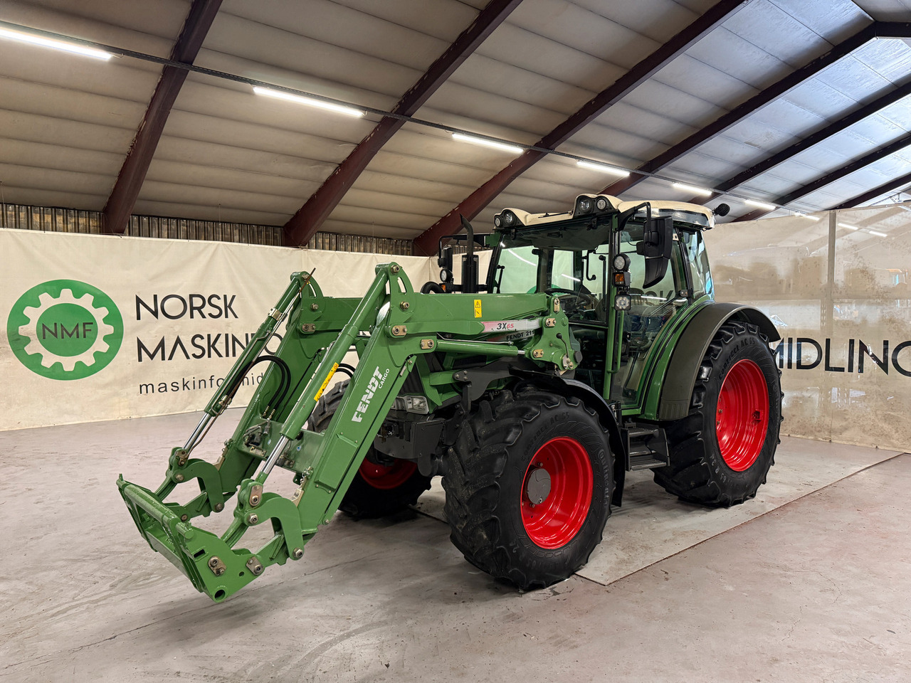 Fendt 211 Vario TMS - Tractor: afbeelding 1 Fendt 211 Vario TMS - Tractor: afbeelding 1