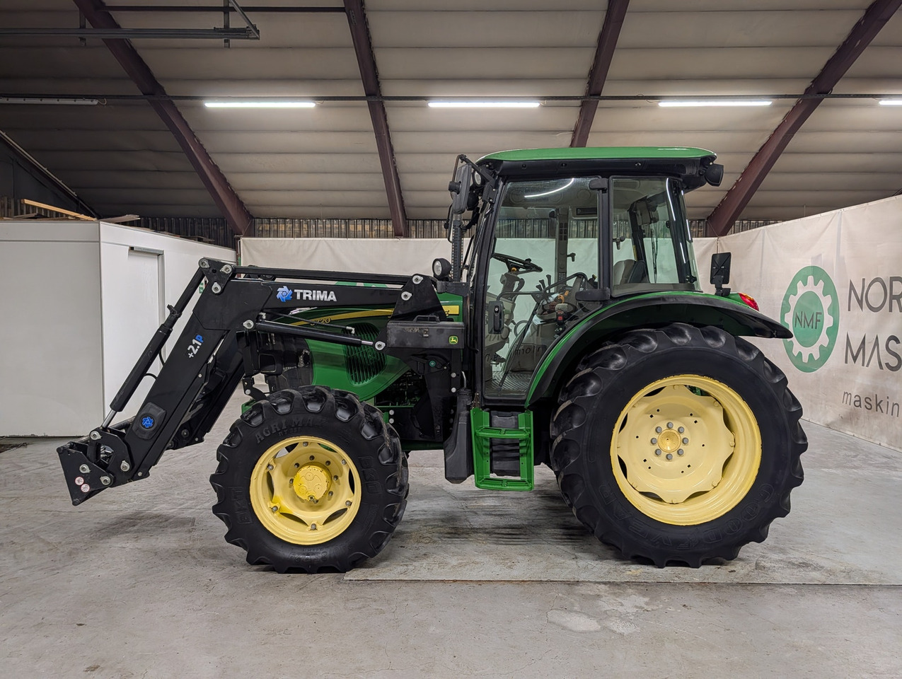 John Deere 5720 - Tractor: afbeelding 2 John Deere 5720 - Tractor: afbeelding 2